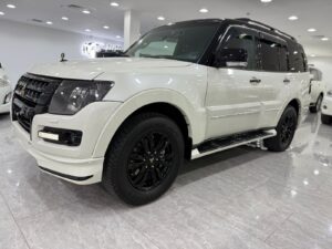 2020 Mitsubishi Pajero signature Edition (2)