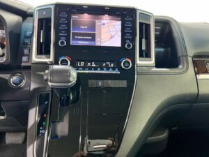 2023 Toyota Granvia Premium (13)