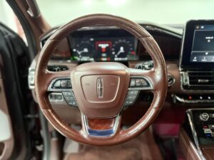 Lincoln Navigator Presidential - 2020 (5)