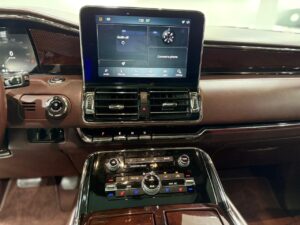 Lincoln Navigator Presidential - 2020 (8)