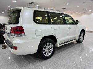 Toyota Land Cruiser GXR V6 (2)