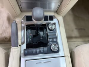 Toyota Land Cruiser GXR V6 (8)